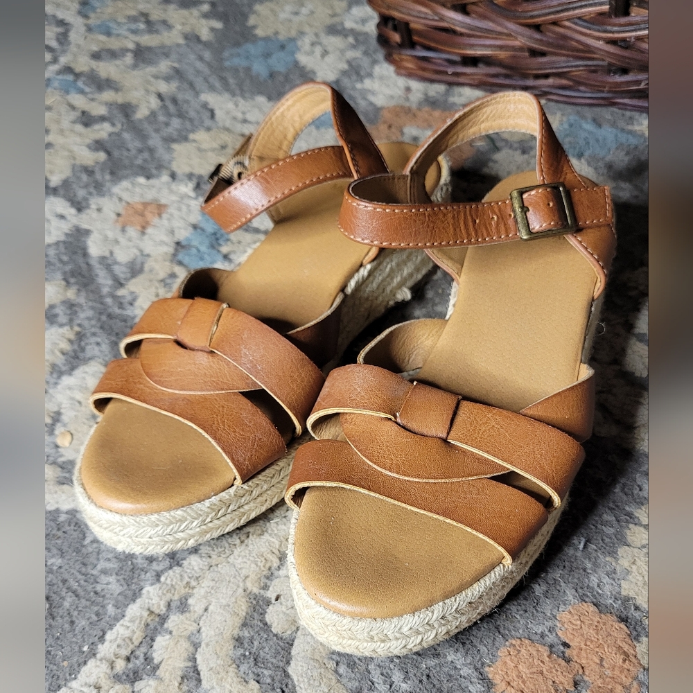 White Mountain sandals, women's size 5